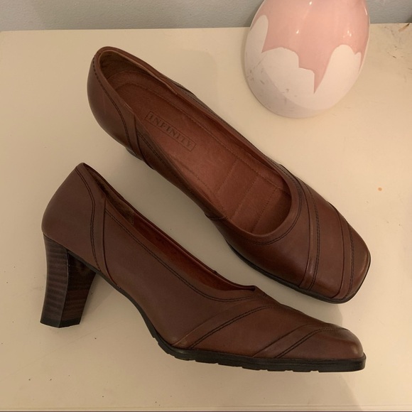 Infinity Shoes - Infinity NWOT square toe brown leather size 9M shoes